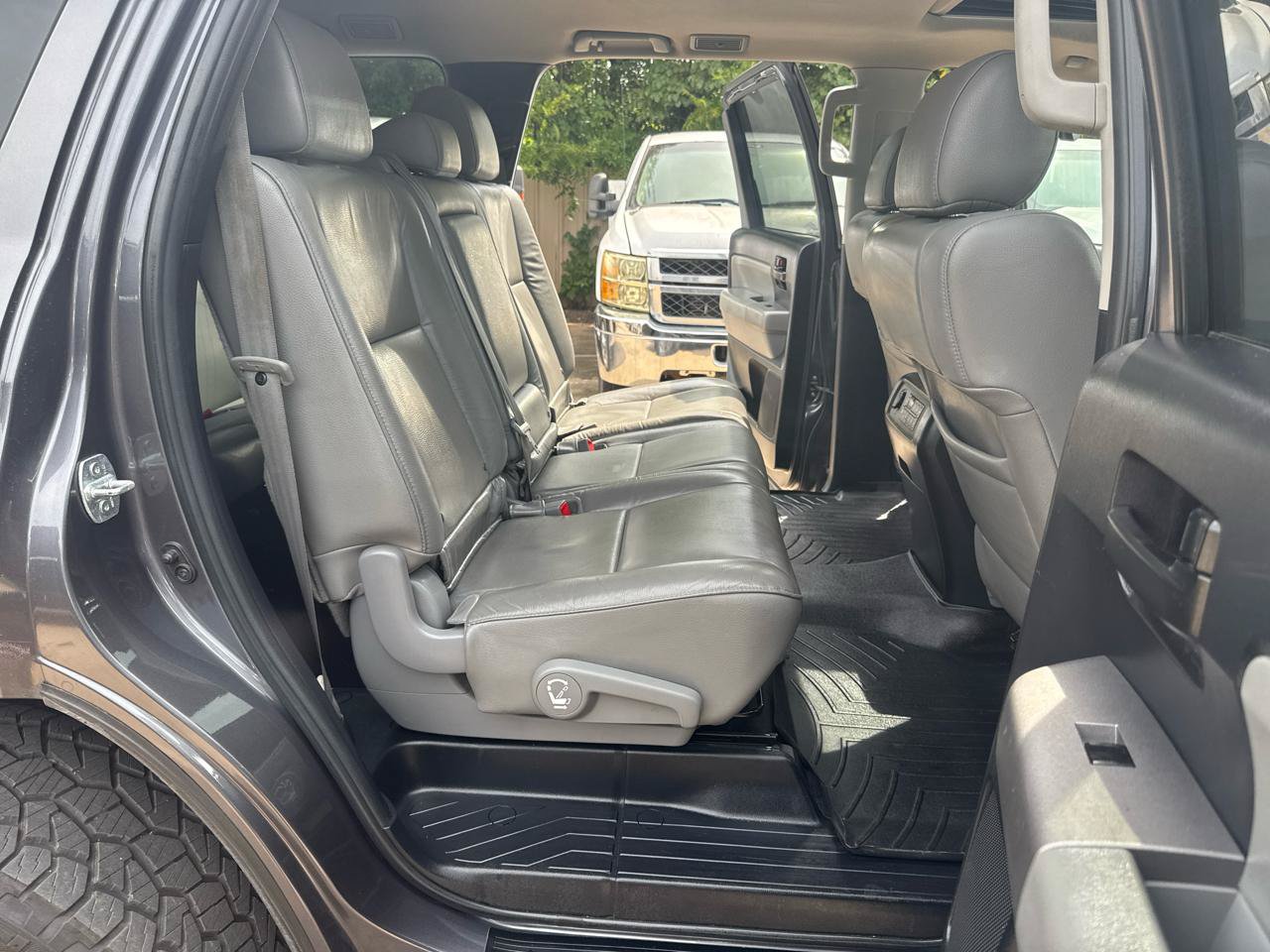 Used 2015 Toyota Sequoia SR5 w/ Premium Package AWD/4WD image 28