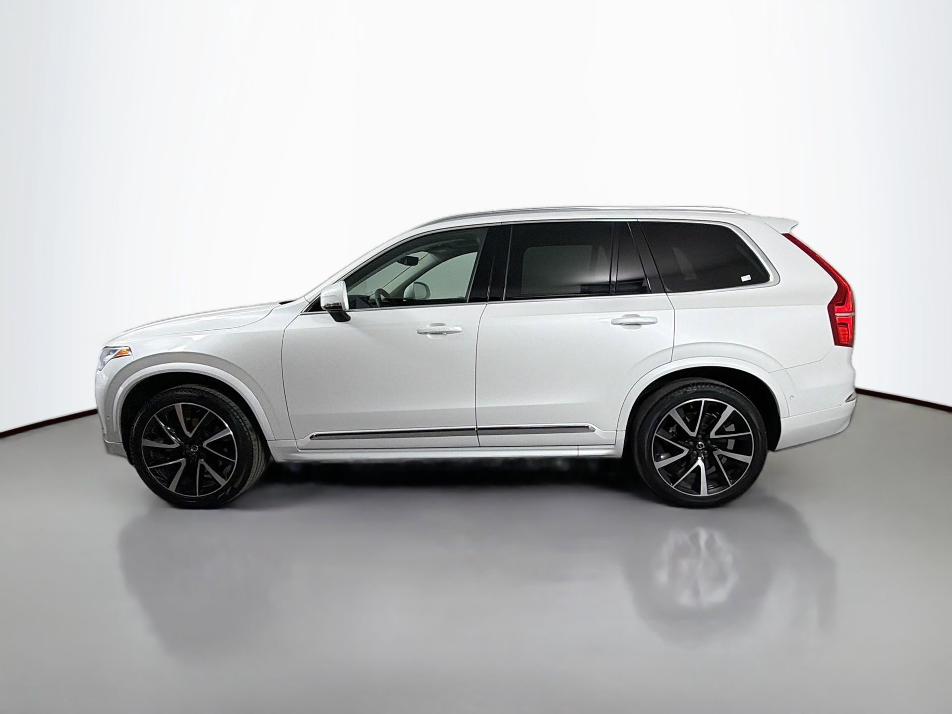 Certified 2023 Volvo XC90 B6 Plus w/ Protection Package Premier AWD/4WD image 9