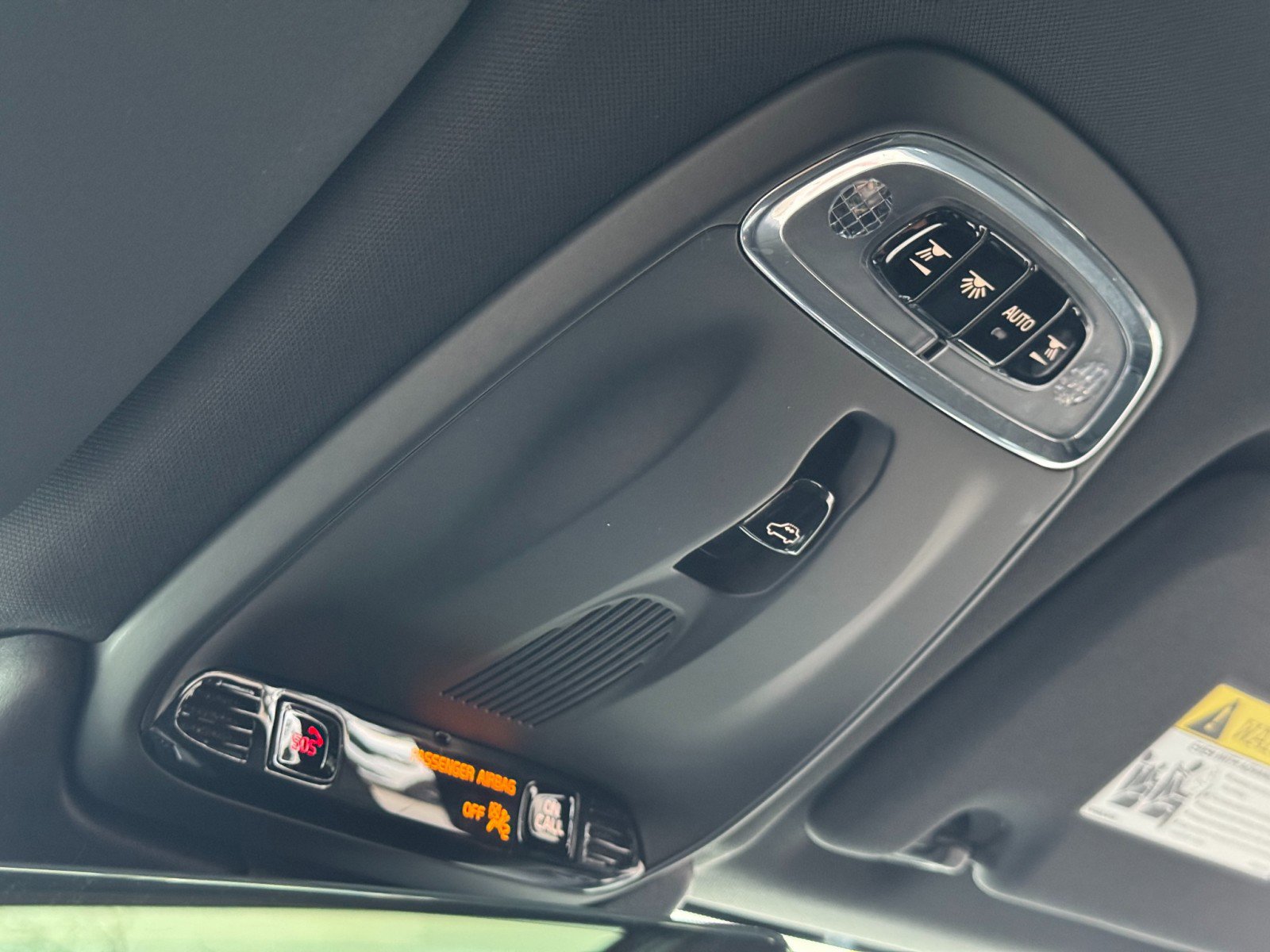 Used 2019 Volvo XC60 T5 R-Design w/ Protection Package image 33