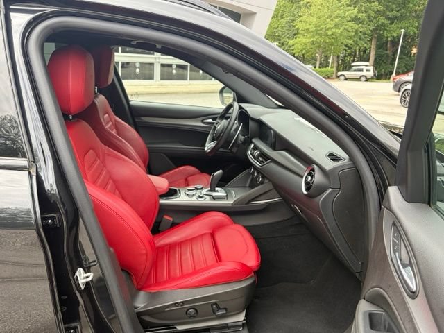 Used 2024 Alfa Romeo Stelvio Veloce AWD/4WD image 40
