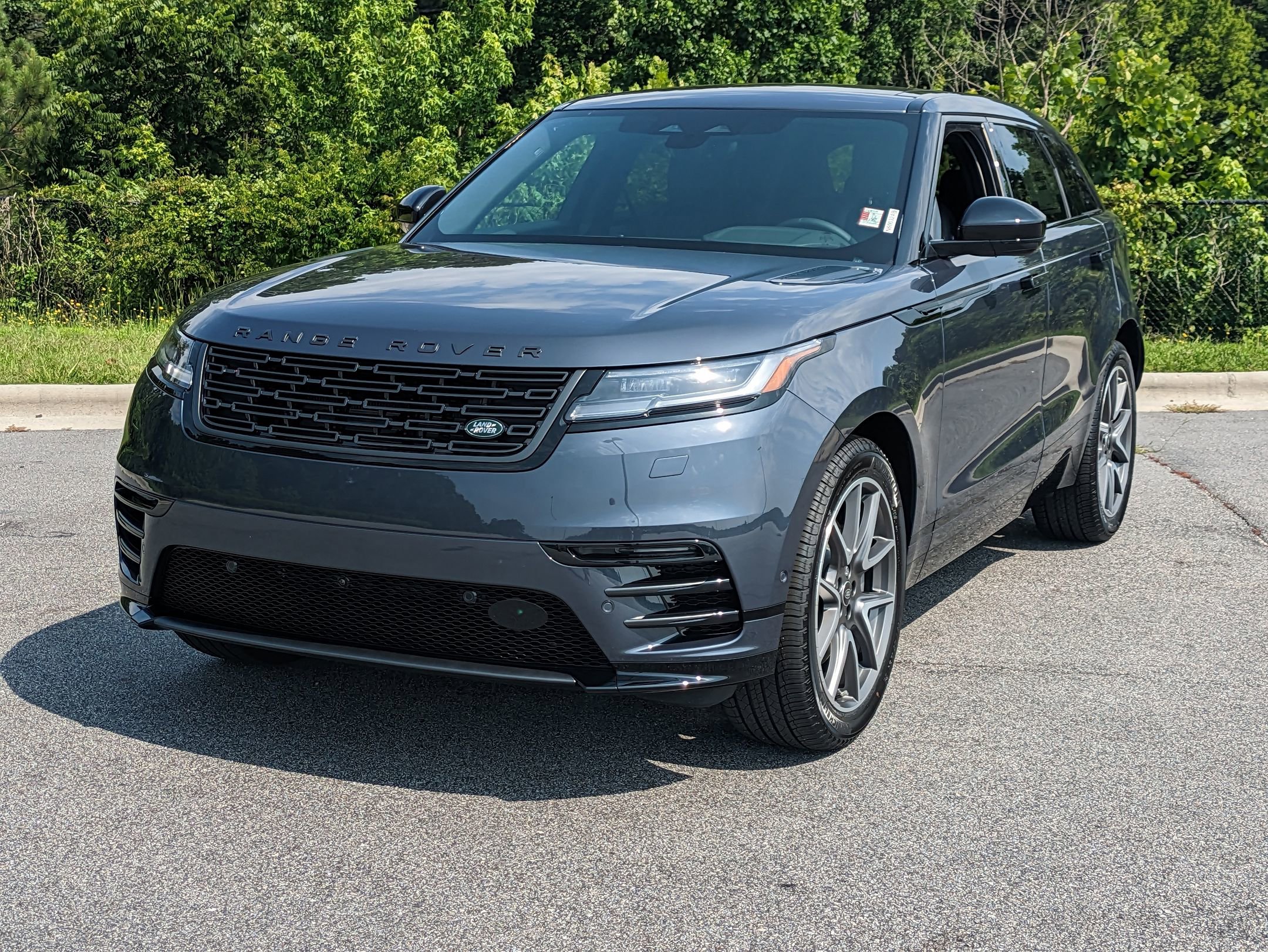 New 2026 Land Rover Range Rover Velar Dynamic SE image 1