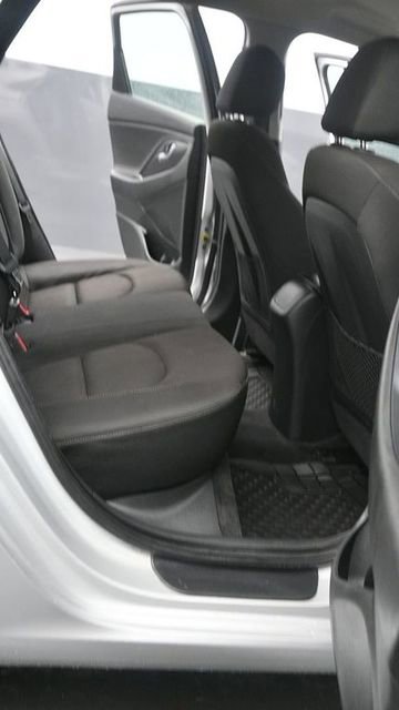 Used 2018 Hyundai Elantra GT FWD image 10