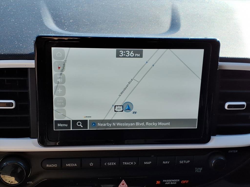 Used 2025 Hyundai Venue Limited image 12