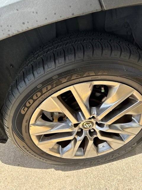 Used 2020 Toyota RAV4 XLE Premium FWD image 19