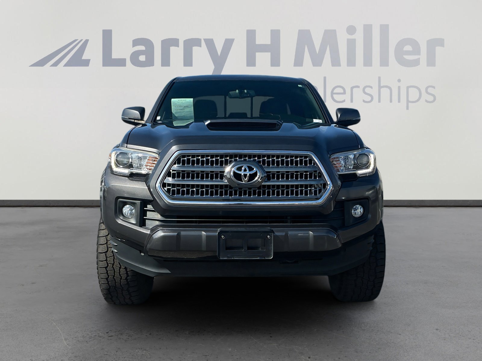 Used 2016 Toyota Tacoma TRD Sport w/ Towing Package image 8