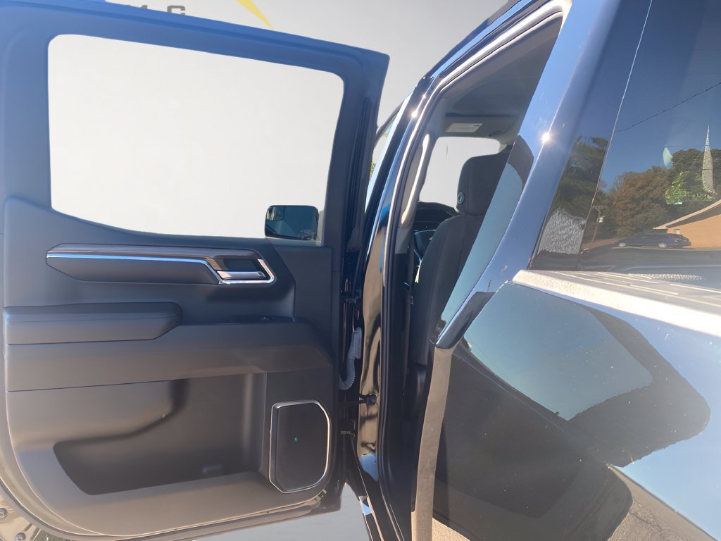 Used 2024 Chevrolet Silverado 1500 LT AWD/4WD image 16