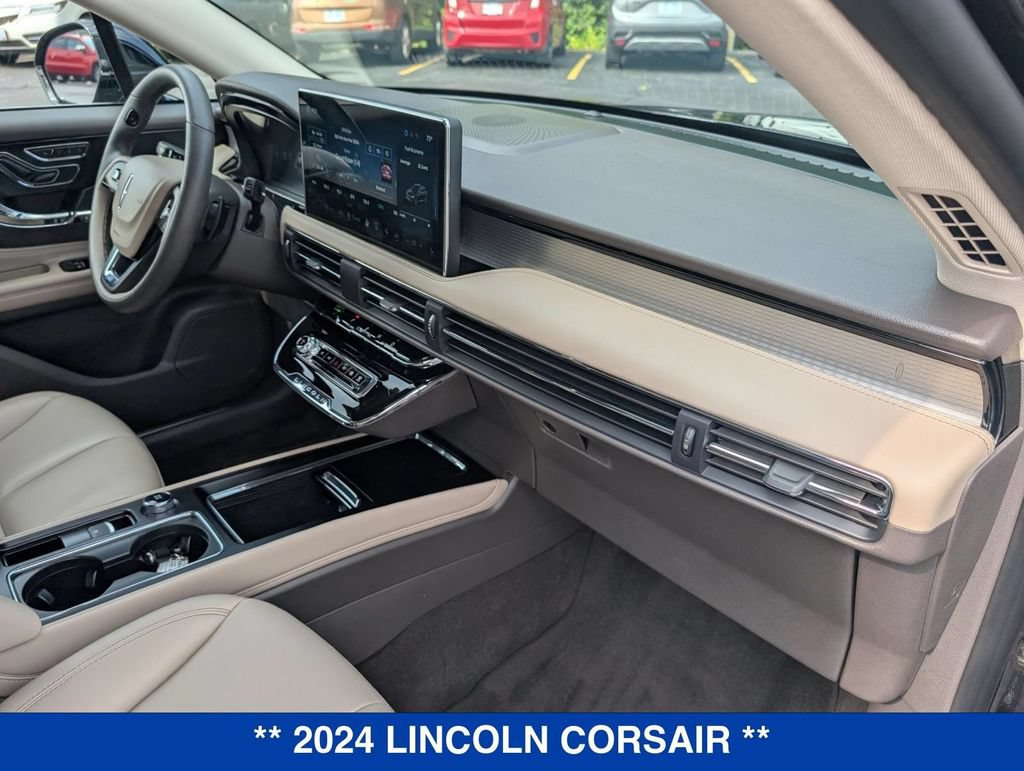 Used 2024 Lincoln Corsair AWD image 35