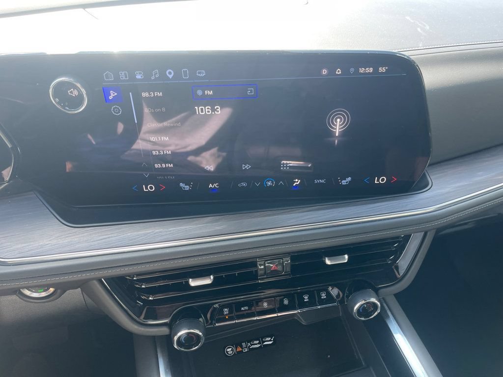 Used 2025 Chevrolet Suburban Z71 AWD/4WD image 20