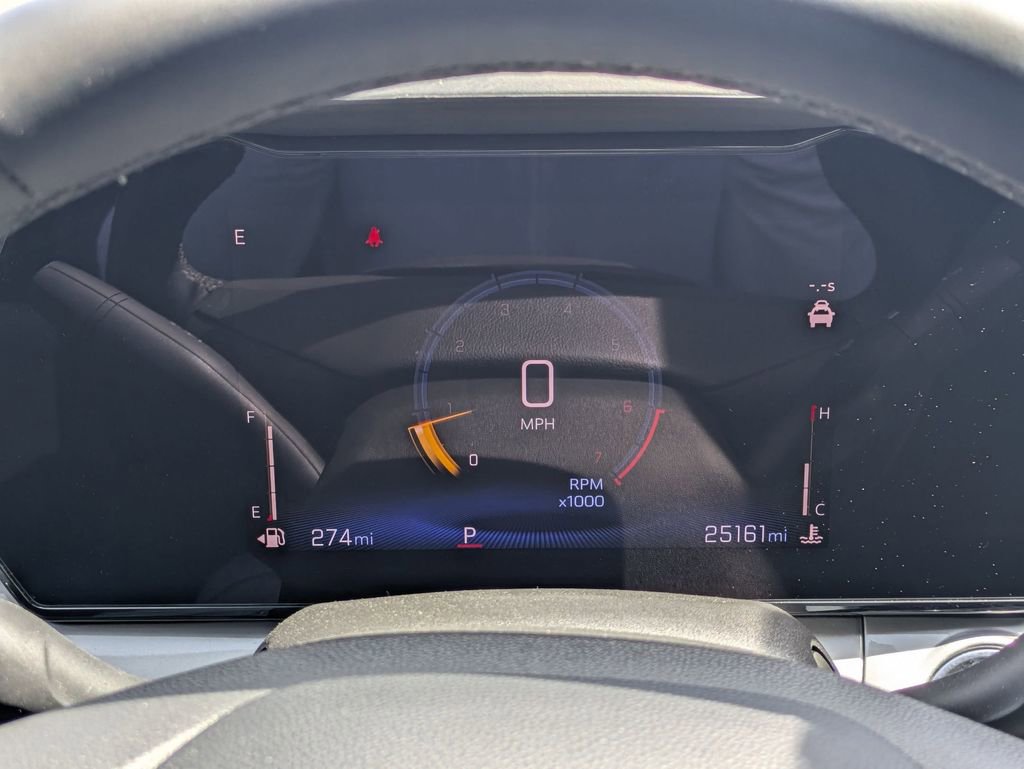 Used 2025 Chevrolet Trax LT w/ LT Convenience Package image 16