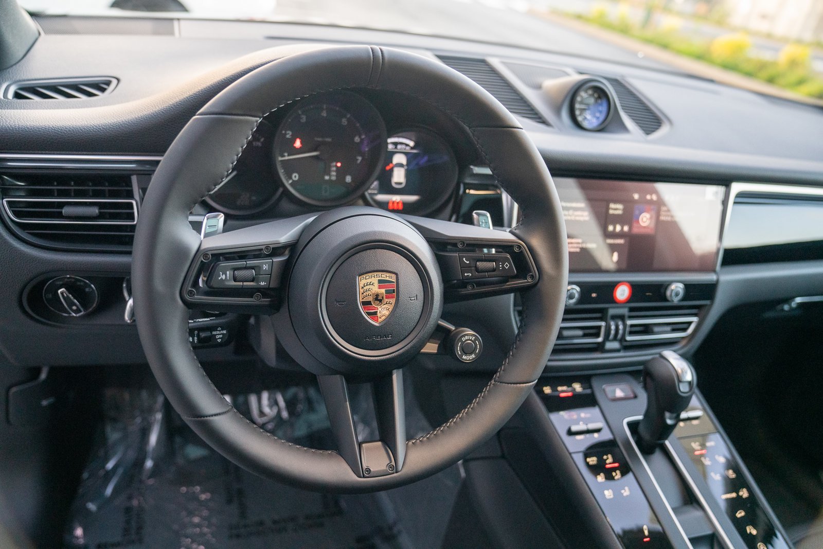 Certified 2026 Porsche Macan AWD/4WD image 14