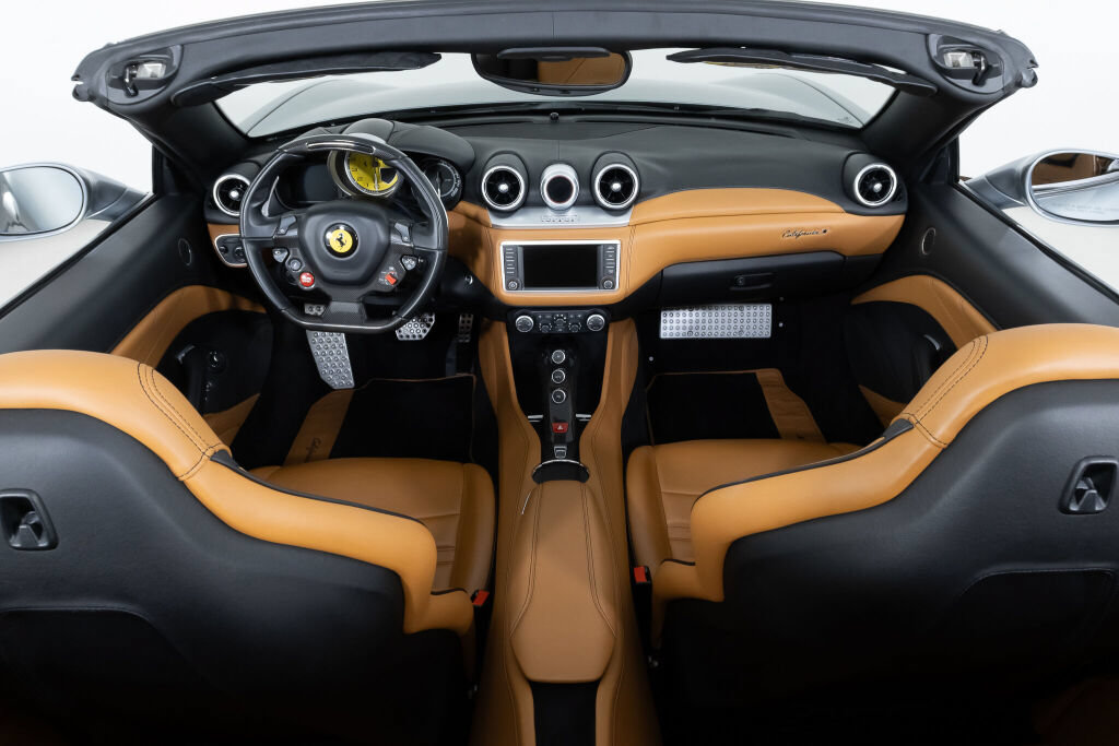 Used 2016 Ferrari California T RWD image 19
