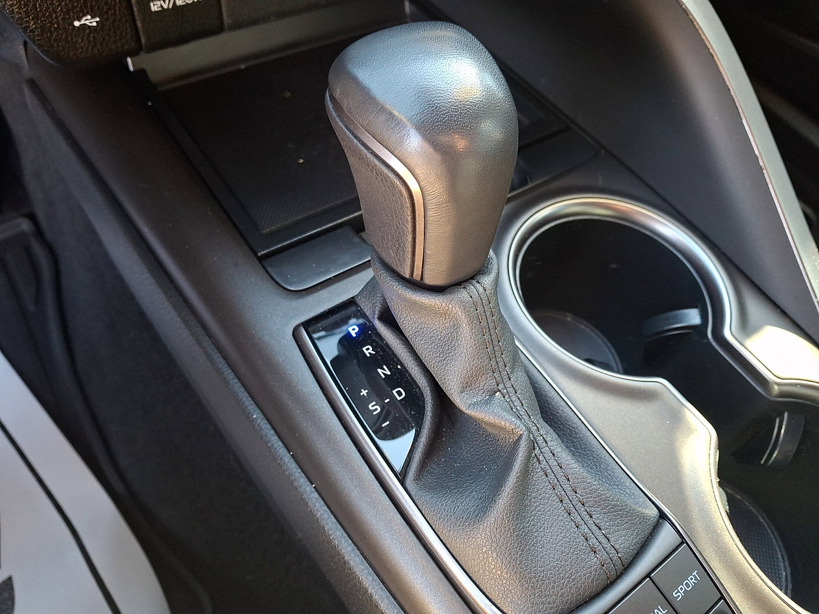 Used 2023 Toyota Camry SE image 14