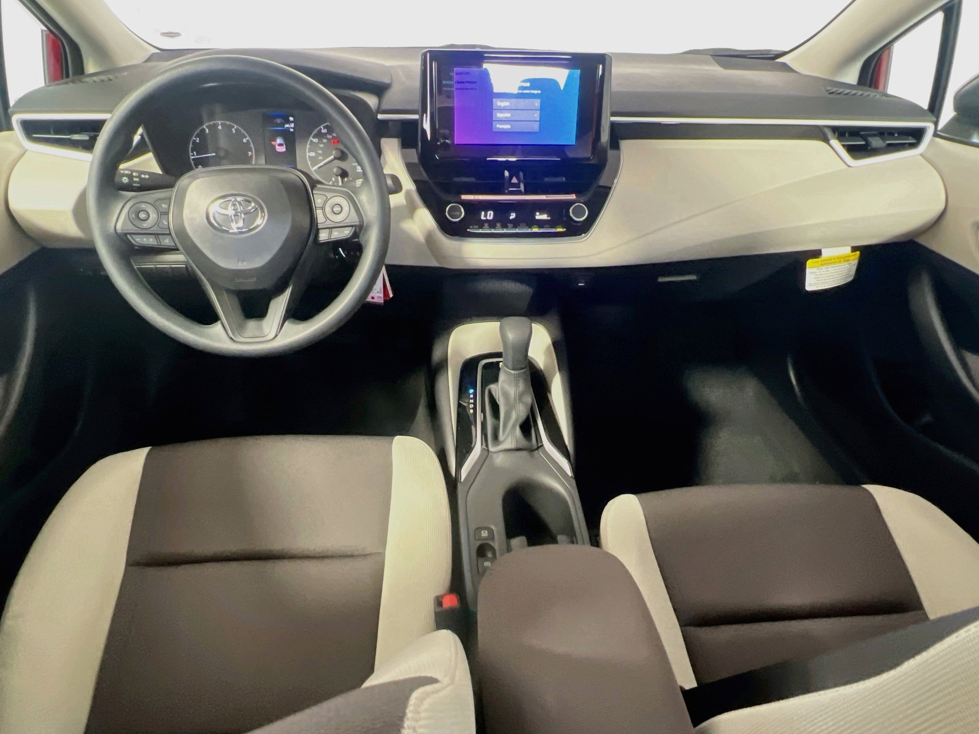 Used 2025 Toyota Corolla LE FWD image 28