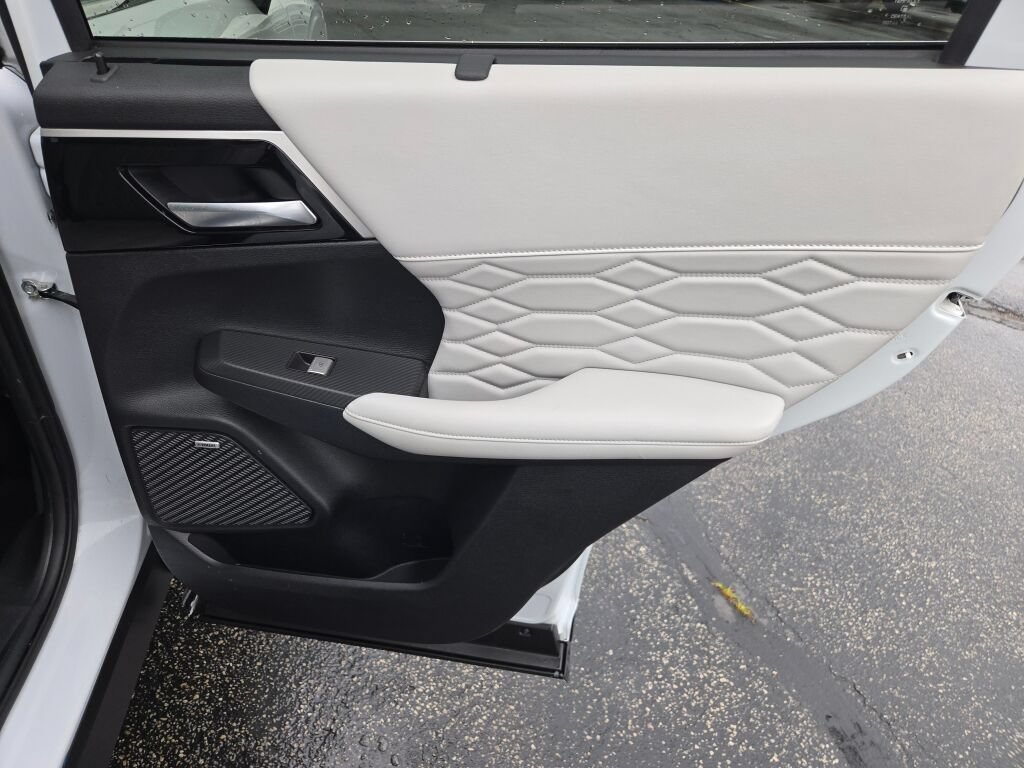 Used 2025 Mitsubishi Outlander SEL AWD/4WD image 9