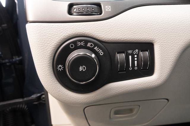 Used 2020 Jeep Cherokee Latitude Plus image 11