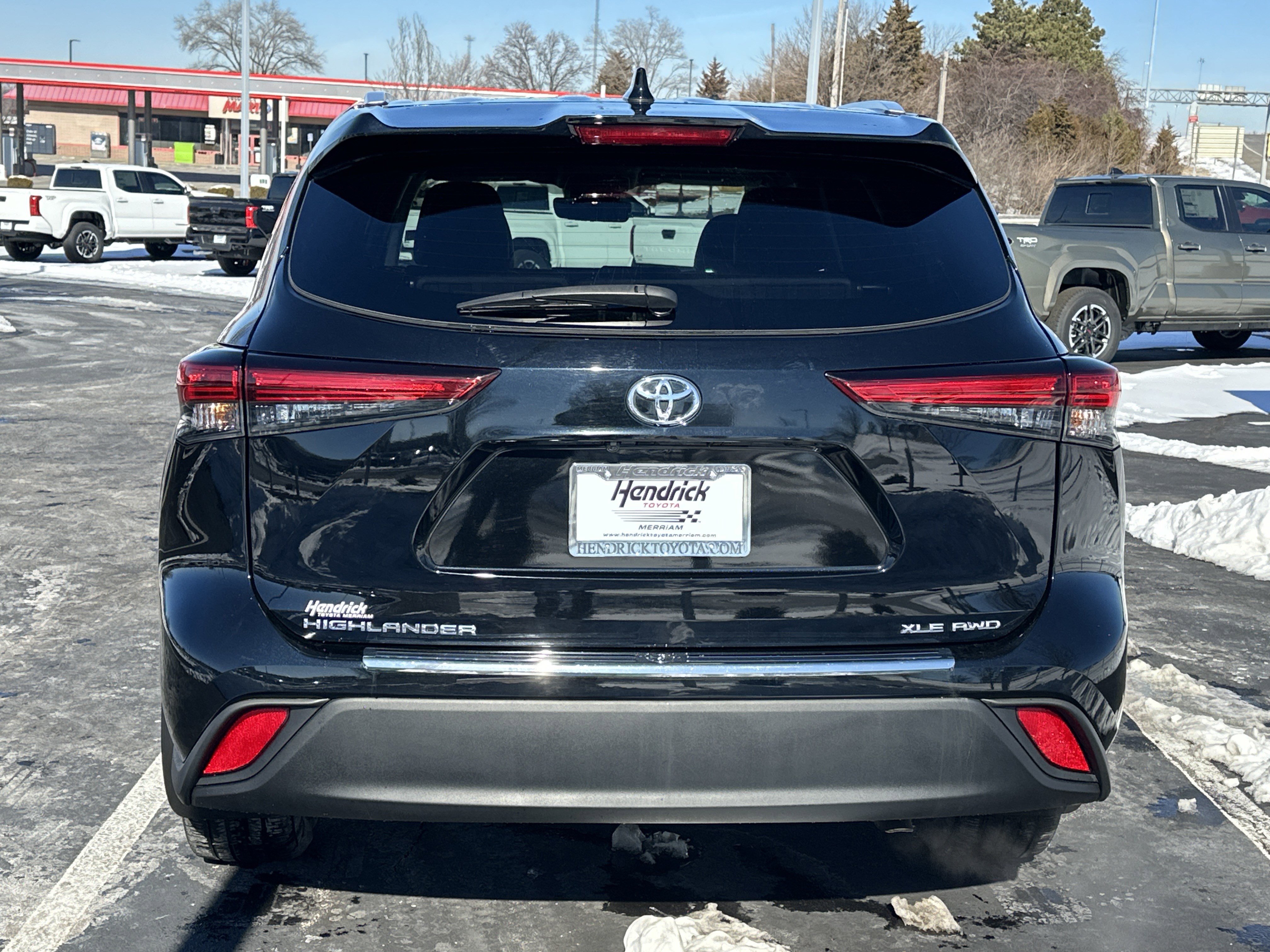 Used 2022 Toyota Highlander XLE image 9