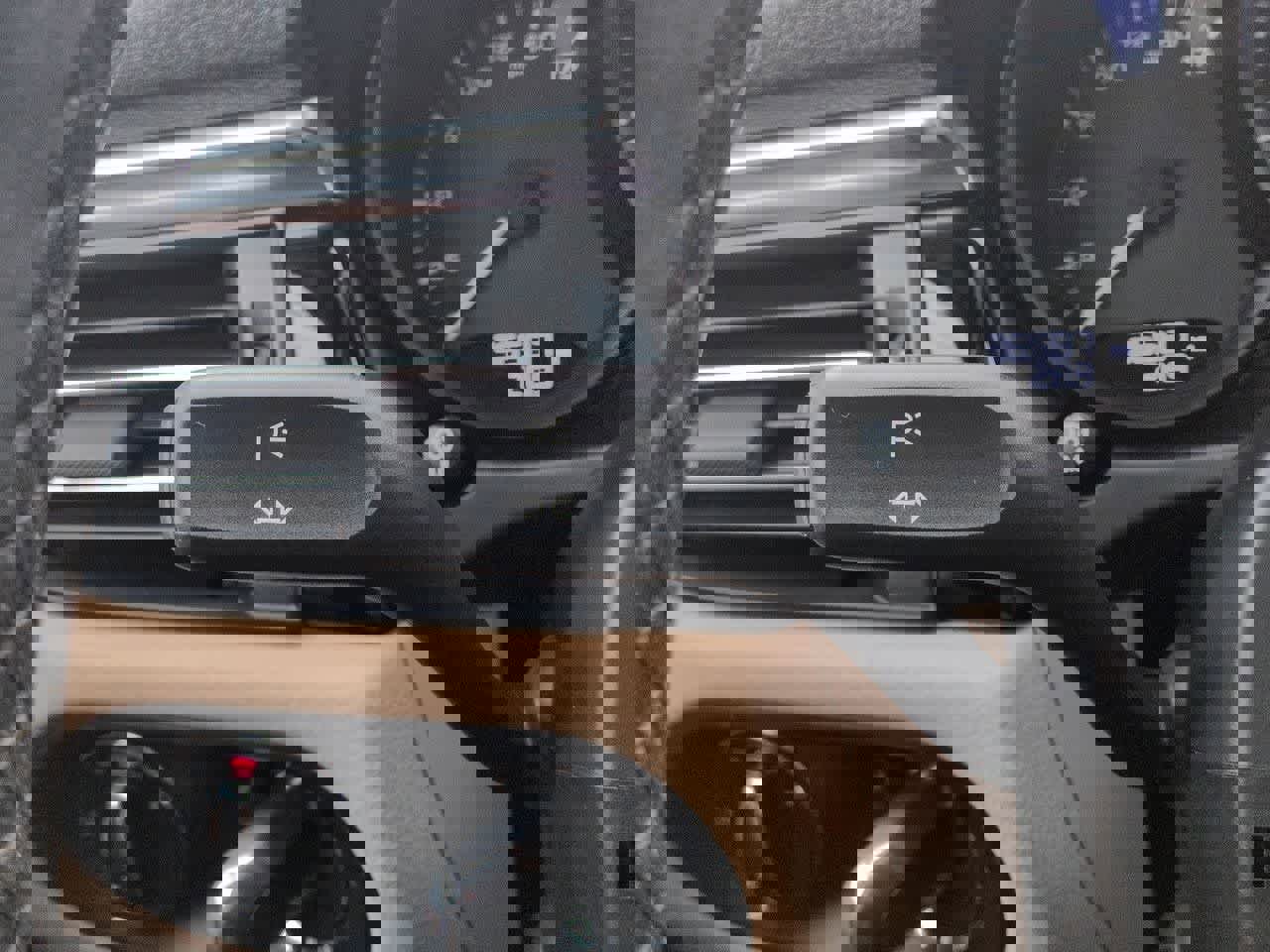 Used 2023 Porsche Macan Turbo image 28