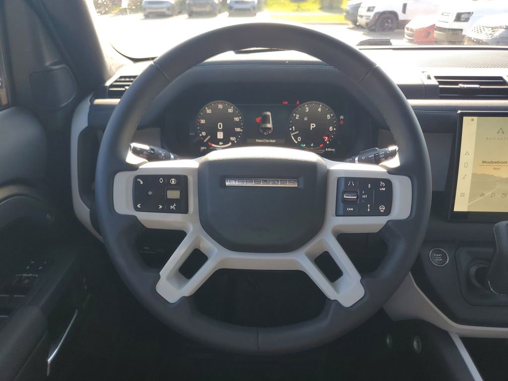 Used 2025 Land Rover Defender 130 X-Dynamic SE AWD/4WD image 29
