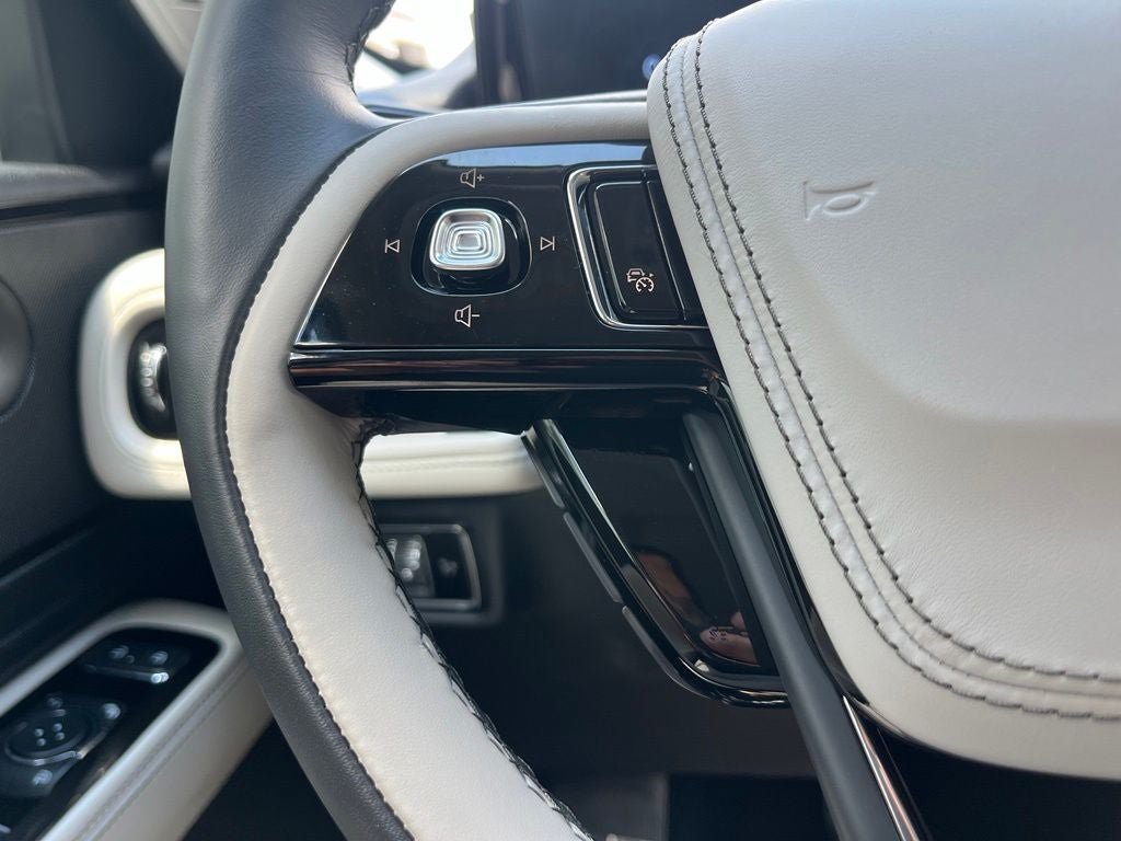 Used 2026 Lincoln Aviator AWD image 29