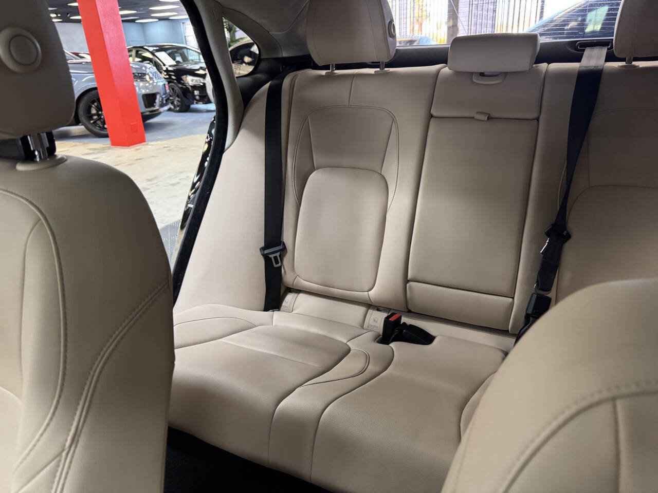 Used 2020 Jaguar XF Premium image 36