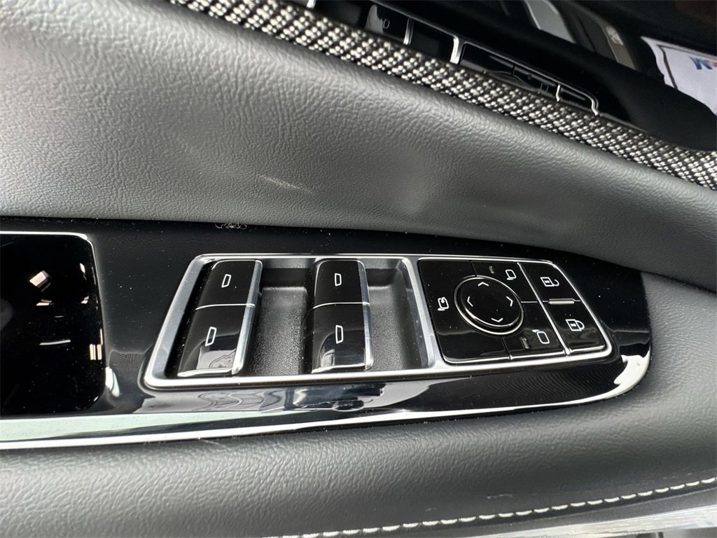 New 2026 Cadillac Optiq Luxury 2 image 13