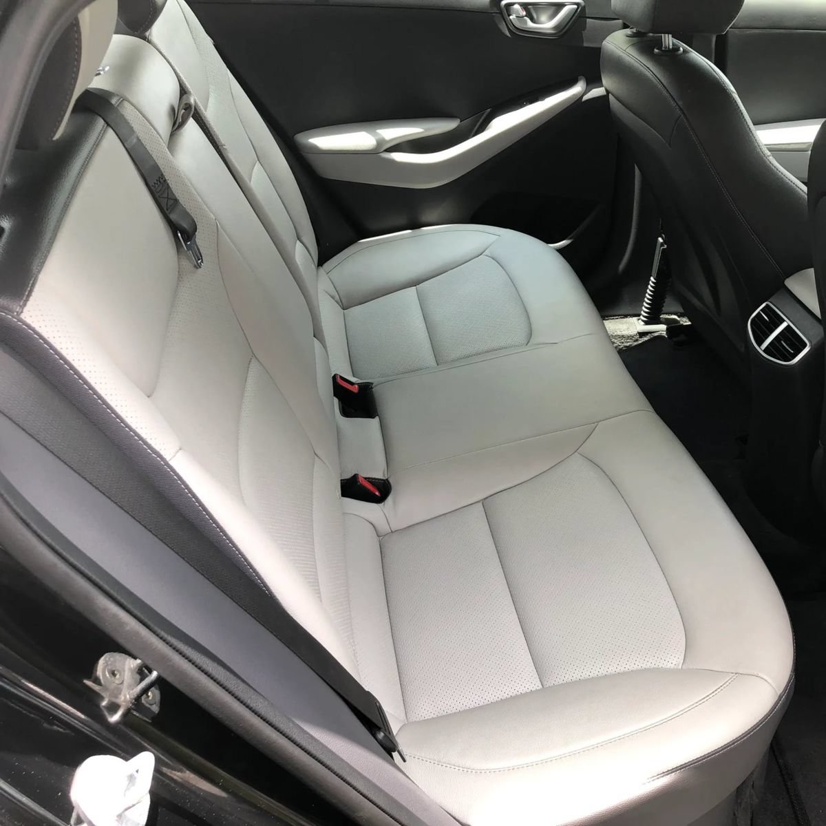 Used 2022 Hyundai Ioniq Limited FWD image 13