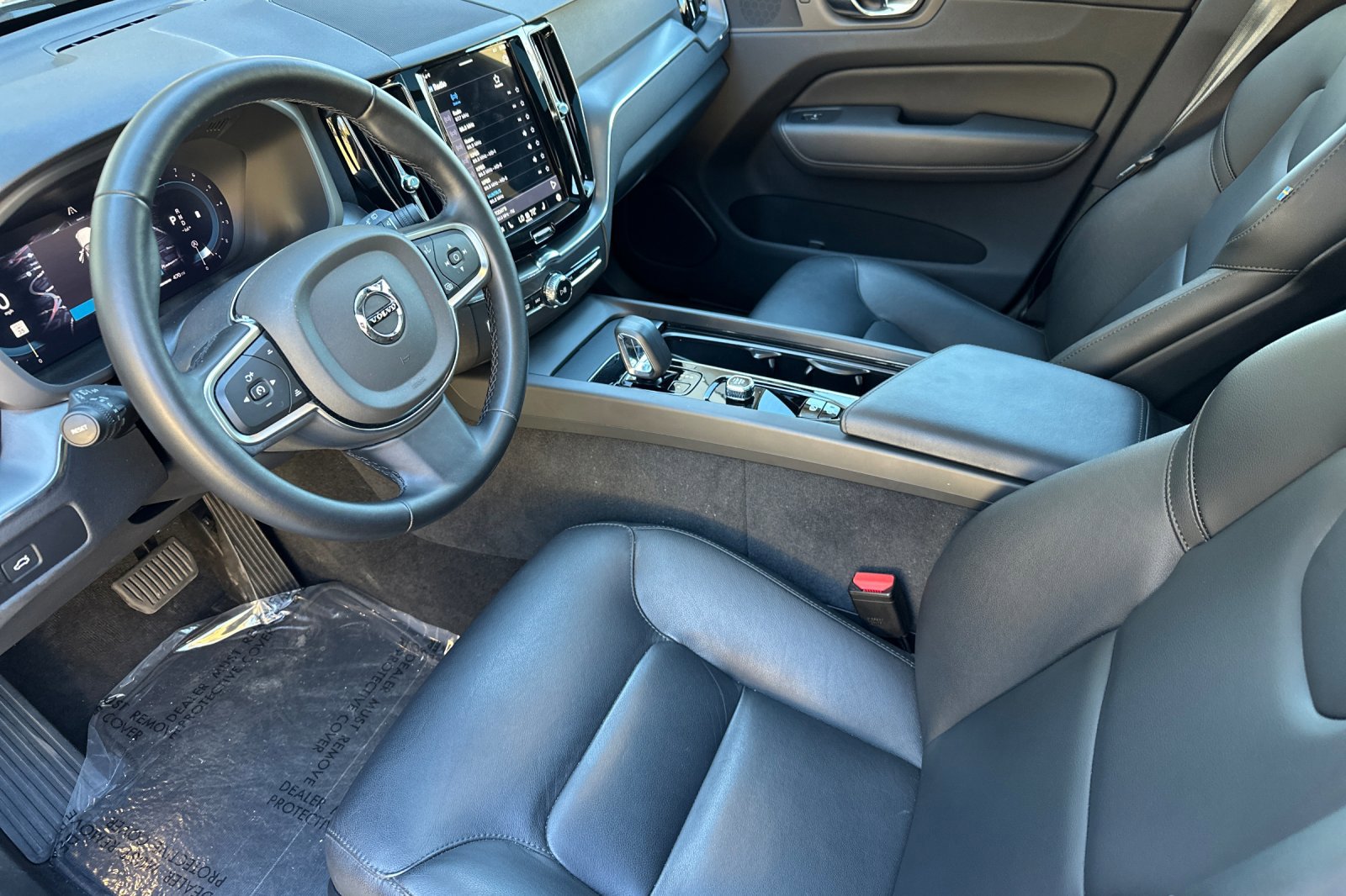 Certified 2025 Volvo XC60 B5 Core image 11