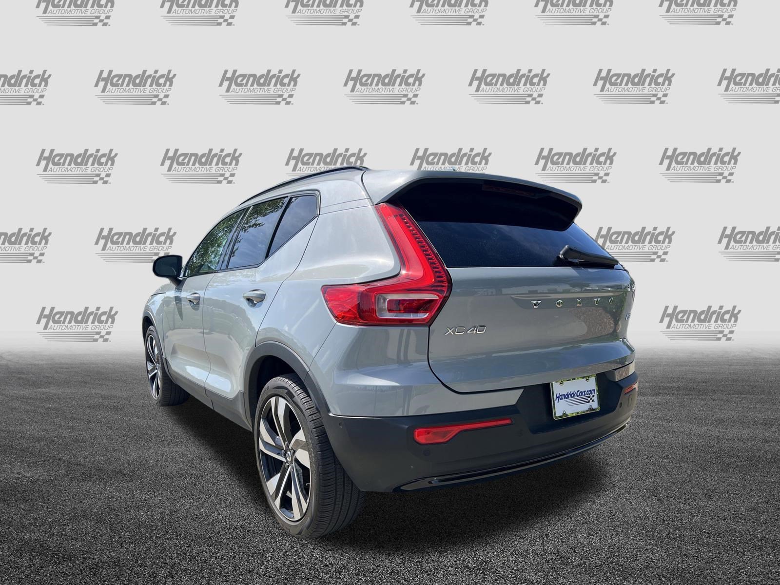 Used 2024 Volvo XC40 B5 Plus w/ Protection Package Premier AWD/4WD image 8