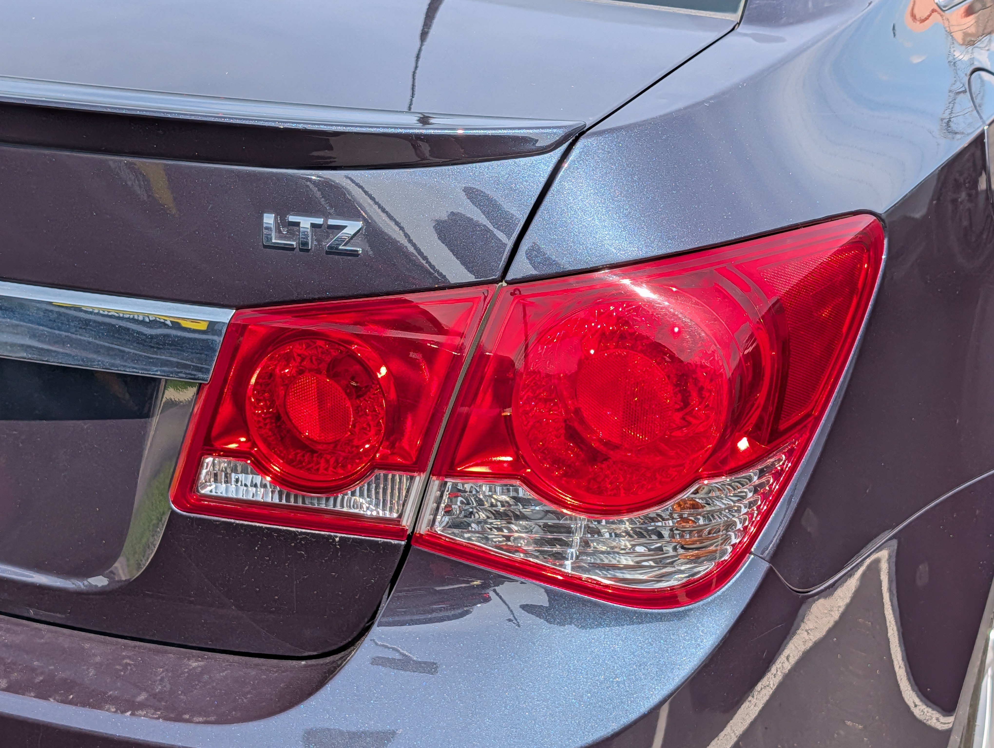 Used 2014 Chevrolet Cruze LTZ w/ RS Package FWD image 17