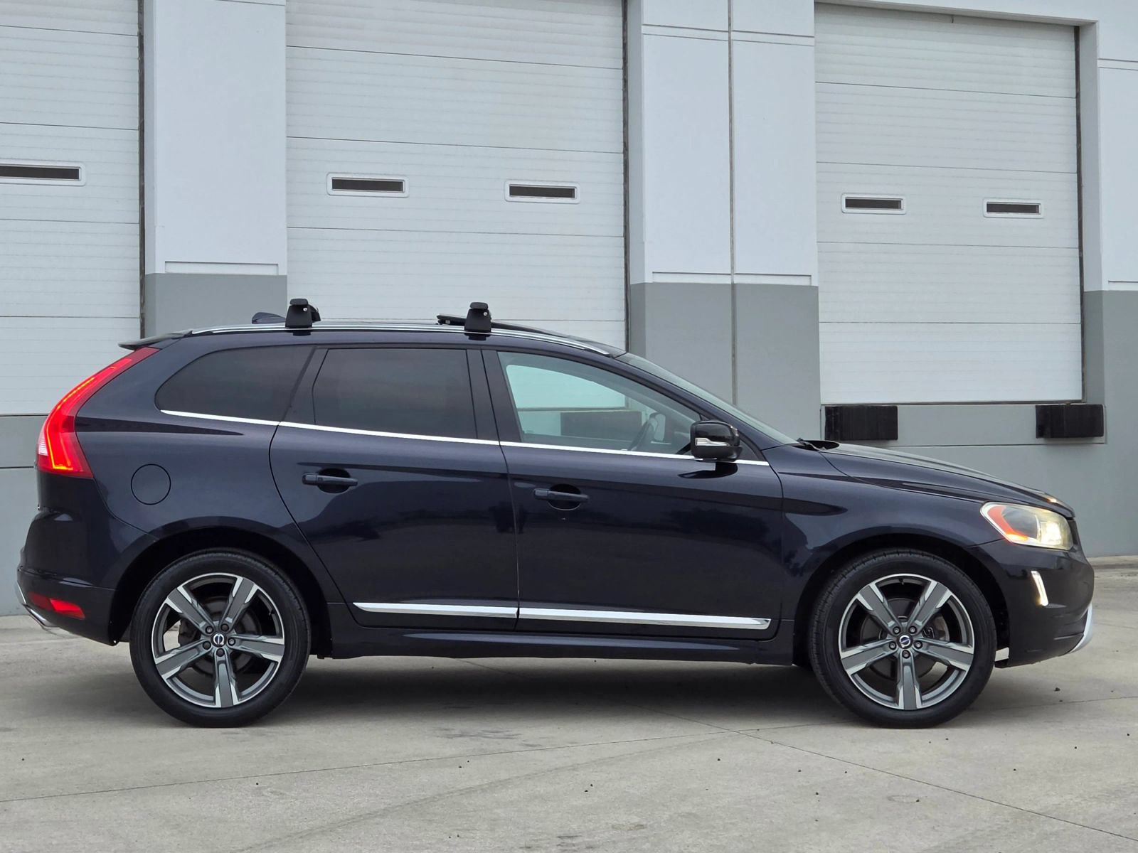 Used 2017 Volvo XC60 T6 Dynamic w/ Preferred Option Package AWD/4WD image 9