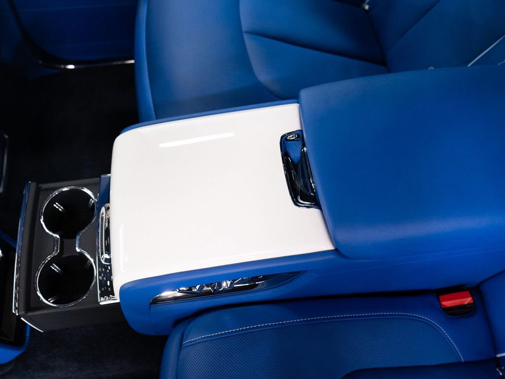 Used 2023 Rolls-Royce Cullinan image 28