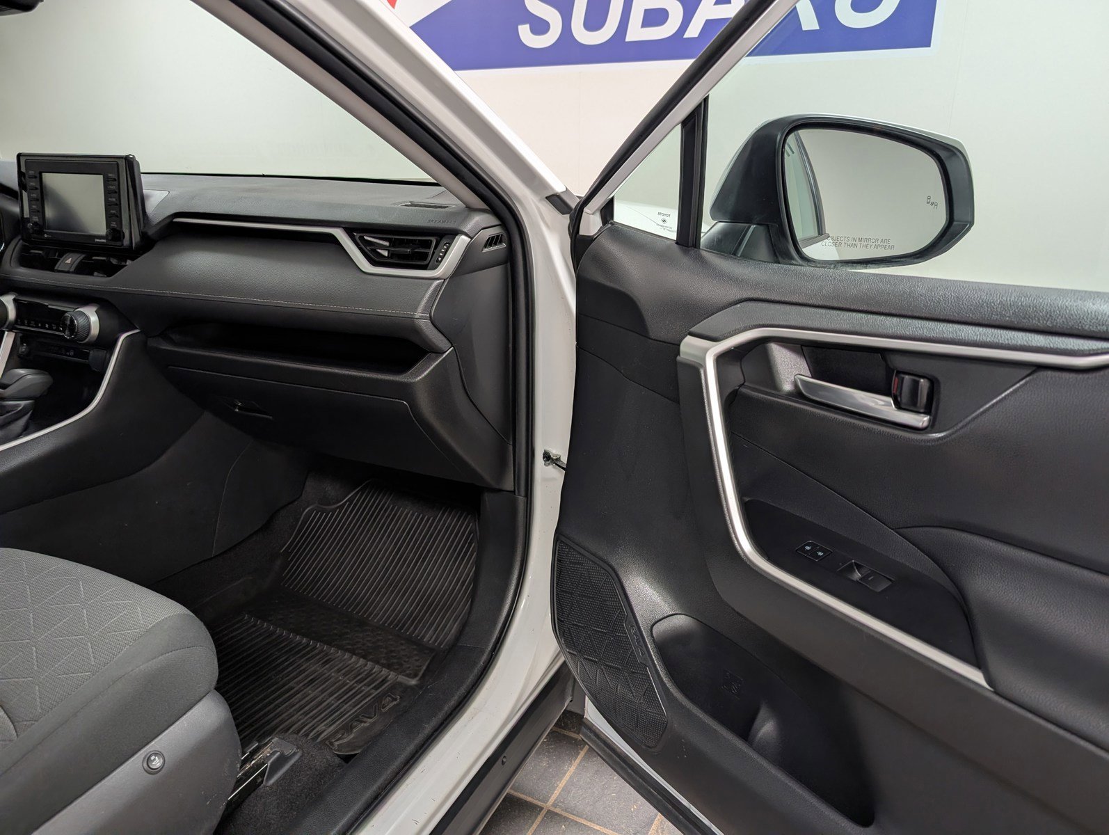 Used 2022 Toyota RAV4 XLE image 29