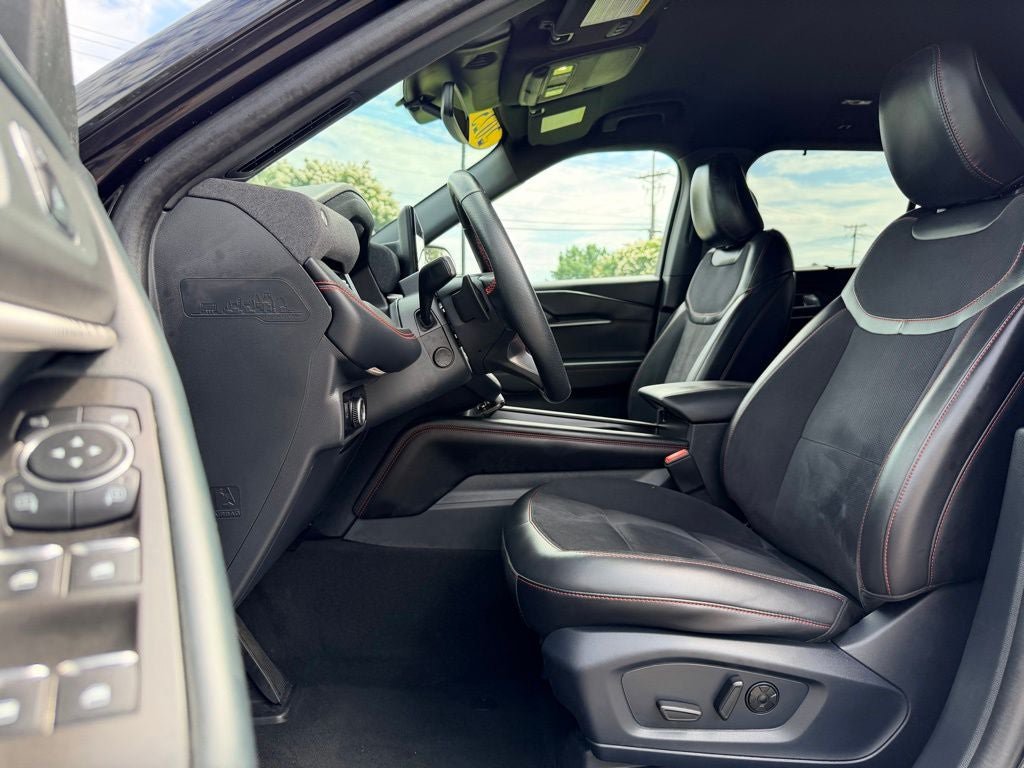 Certified 2025 Ford Explorer ST RWD image 26