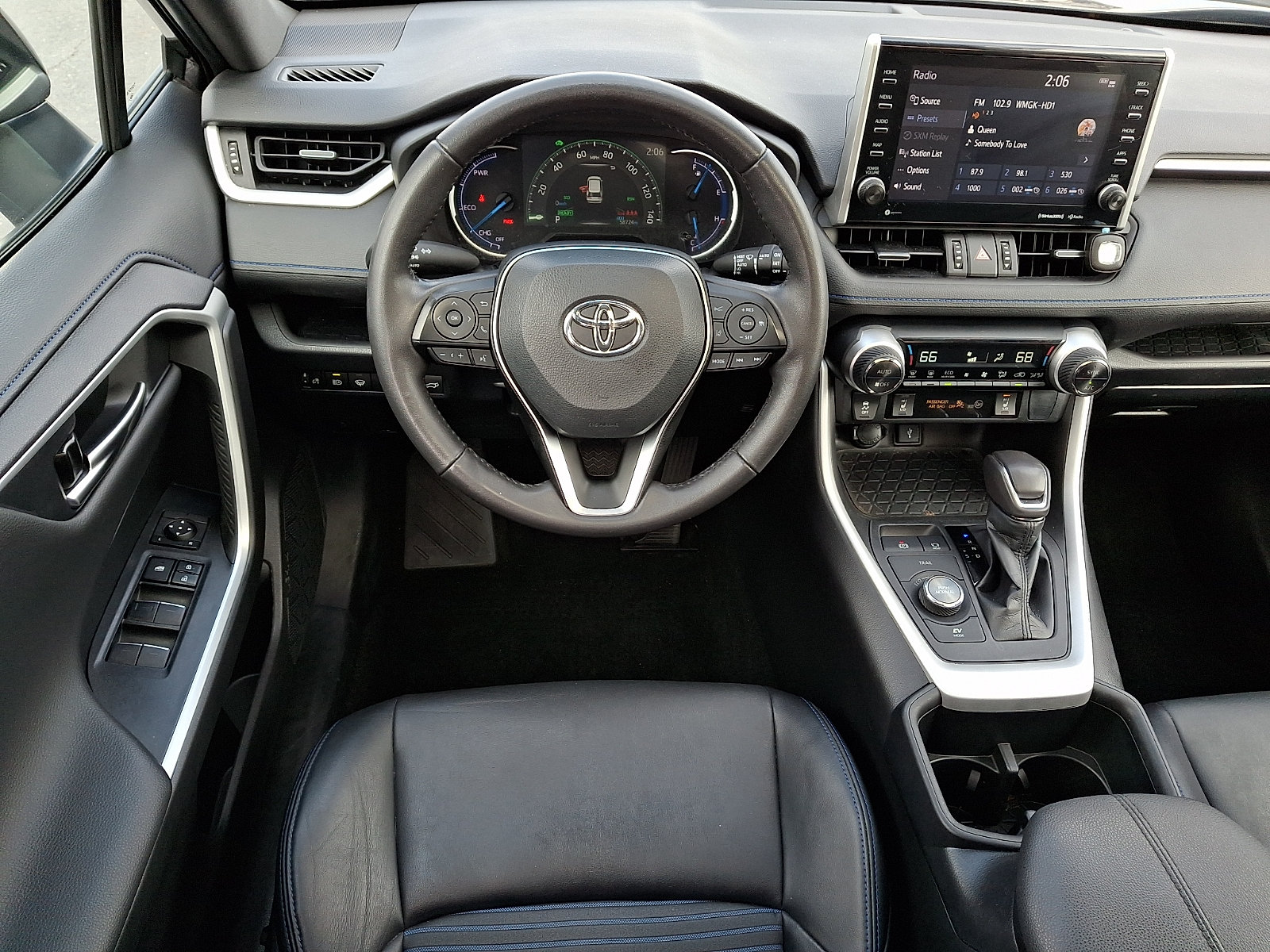 Used 2022 Toyota RAV4 XSE w/ XSE Grade Weather Package AWD/4WD image 12