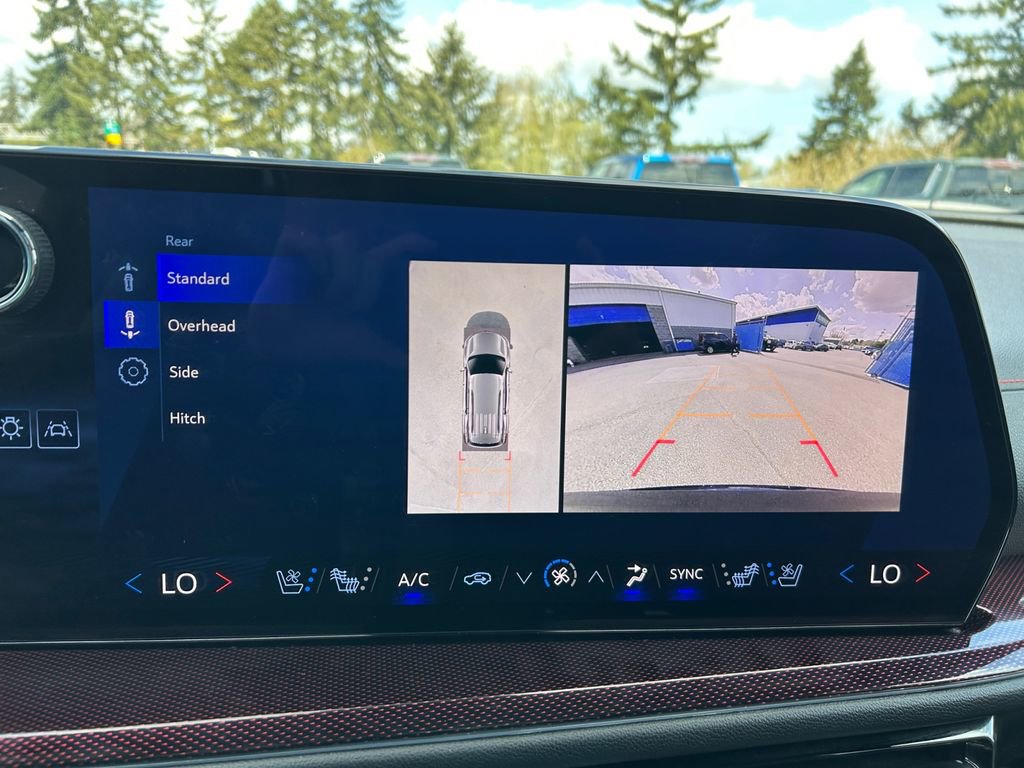 Used 2024 Chevrolet Traverse RS image 17