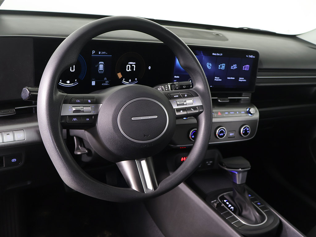 Certified 2025 Hyundai Kona SE FWD image 21