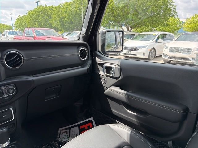 Used 2018 Jeep Wrangler Unlimited Sahara w/ Dual Top Group AWD/4WD image 21