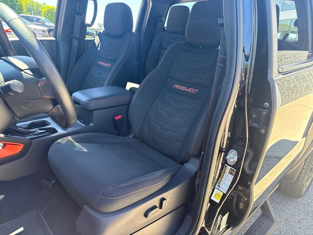 Used 2022 Nissan Frontier PRO-4X w/ Technology Package AWD/4WD image 16
