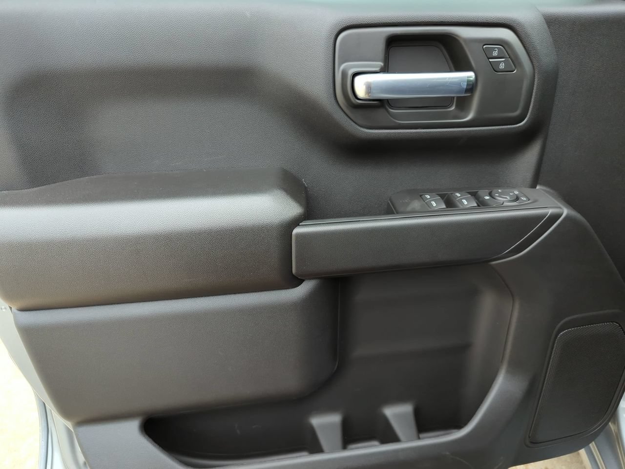 New 2026 Chevrolet Silverado 1500 Custom w/ LPO, Dark Essentials Package RWD image 18