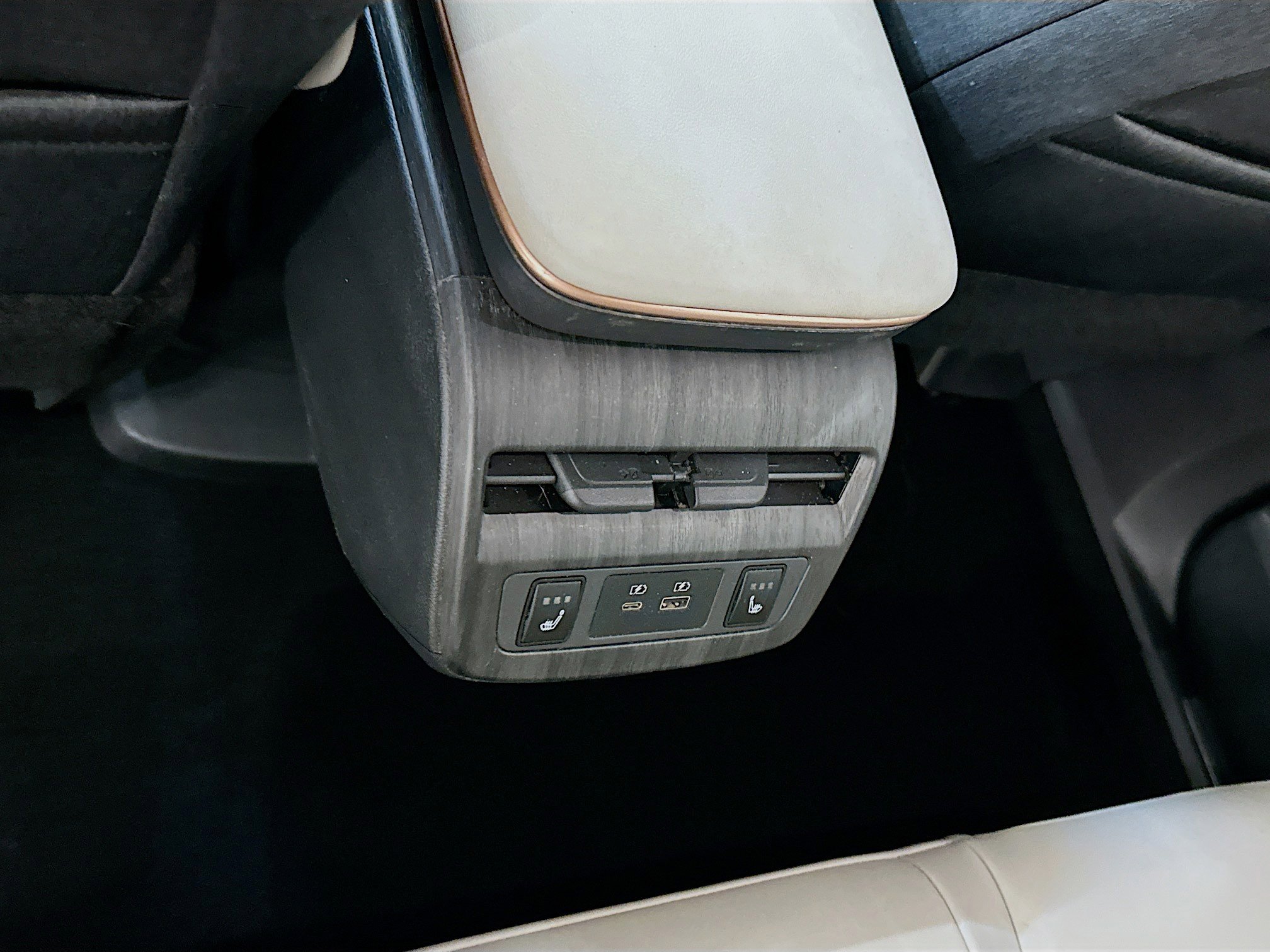 Used 2023 Nissan Ariya AWD image 28