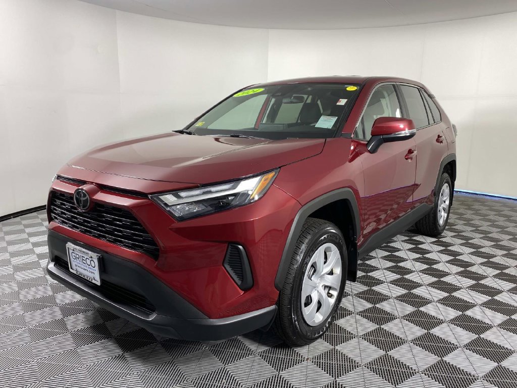 Used 2024 Toyota RAV4 LE AWD/4WD image 4