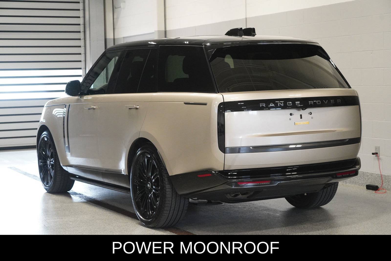 Used 2024 Land Rover Range Rover SE AWD/4WD image 4