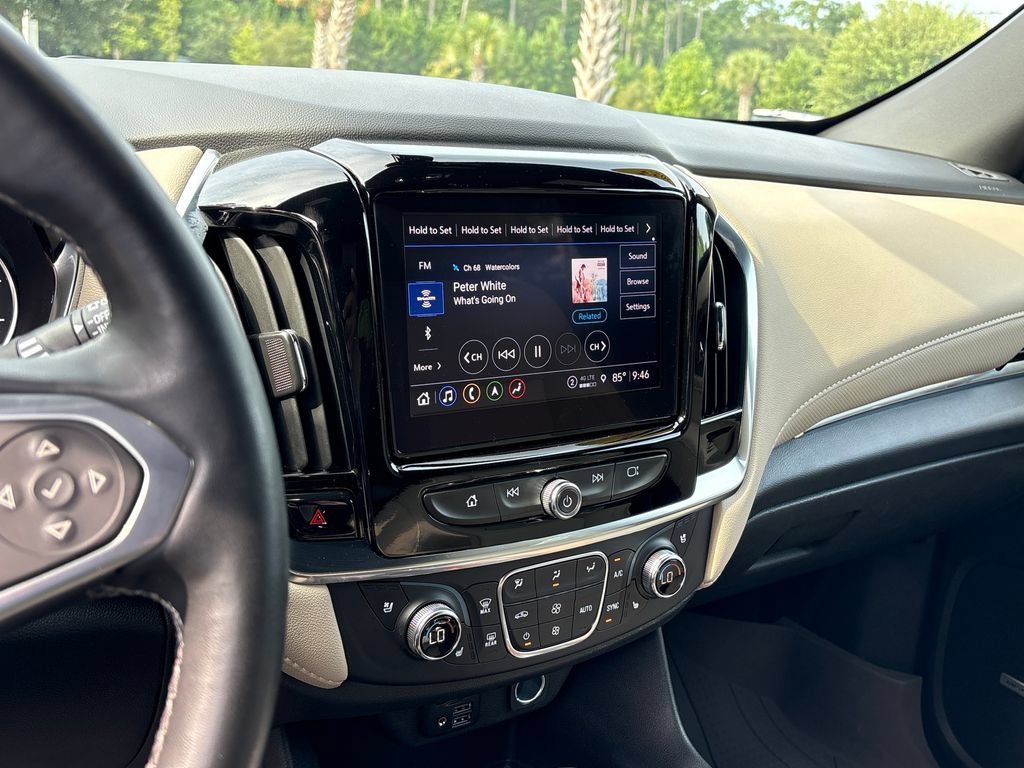 Used 2023 Chevrolet Traverse Premier FWD image 16