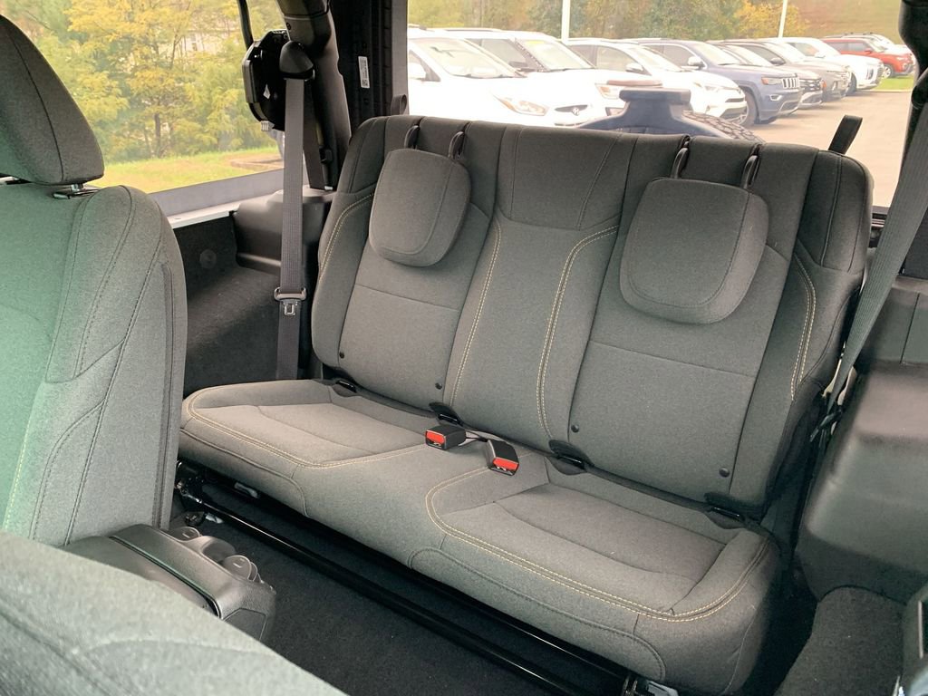 Used 2025 Jeep Wrangler Sport image 23