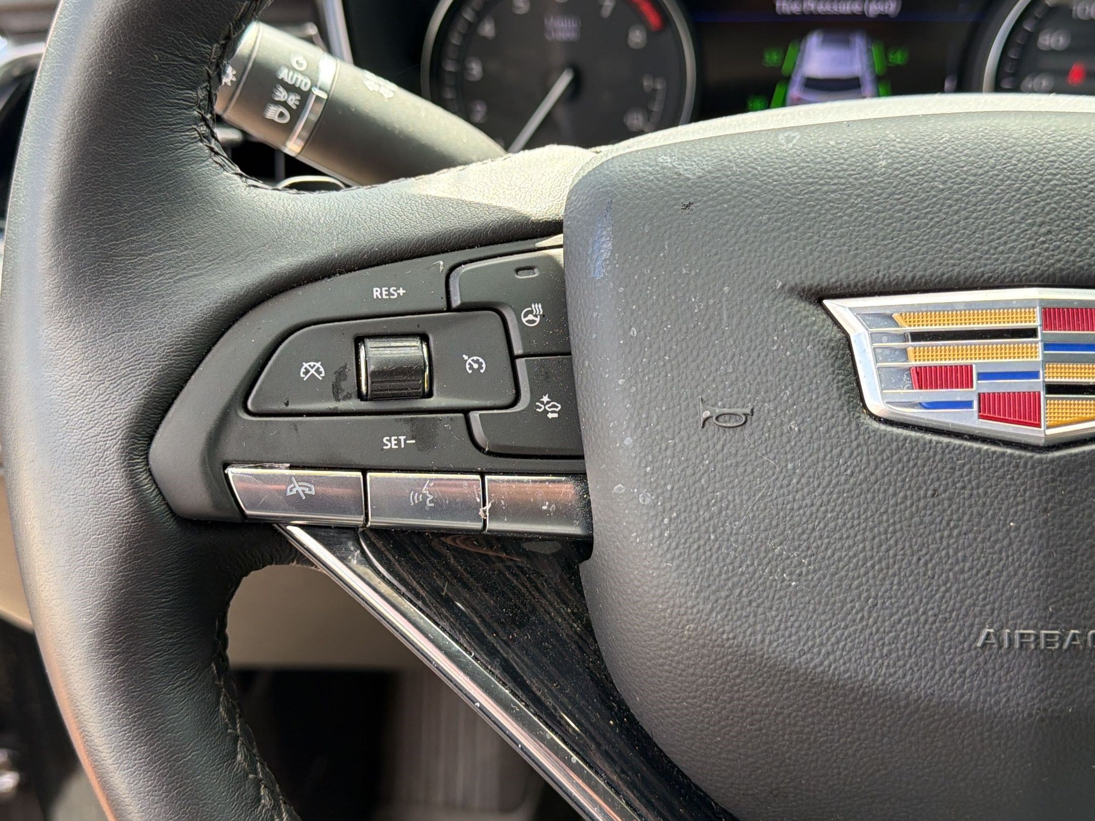 Used 2024 Cadillac XT6 Premium Luxury w/ Technology Package FWD image 17