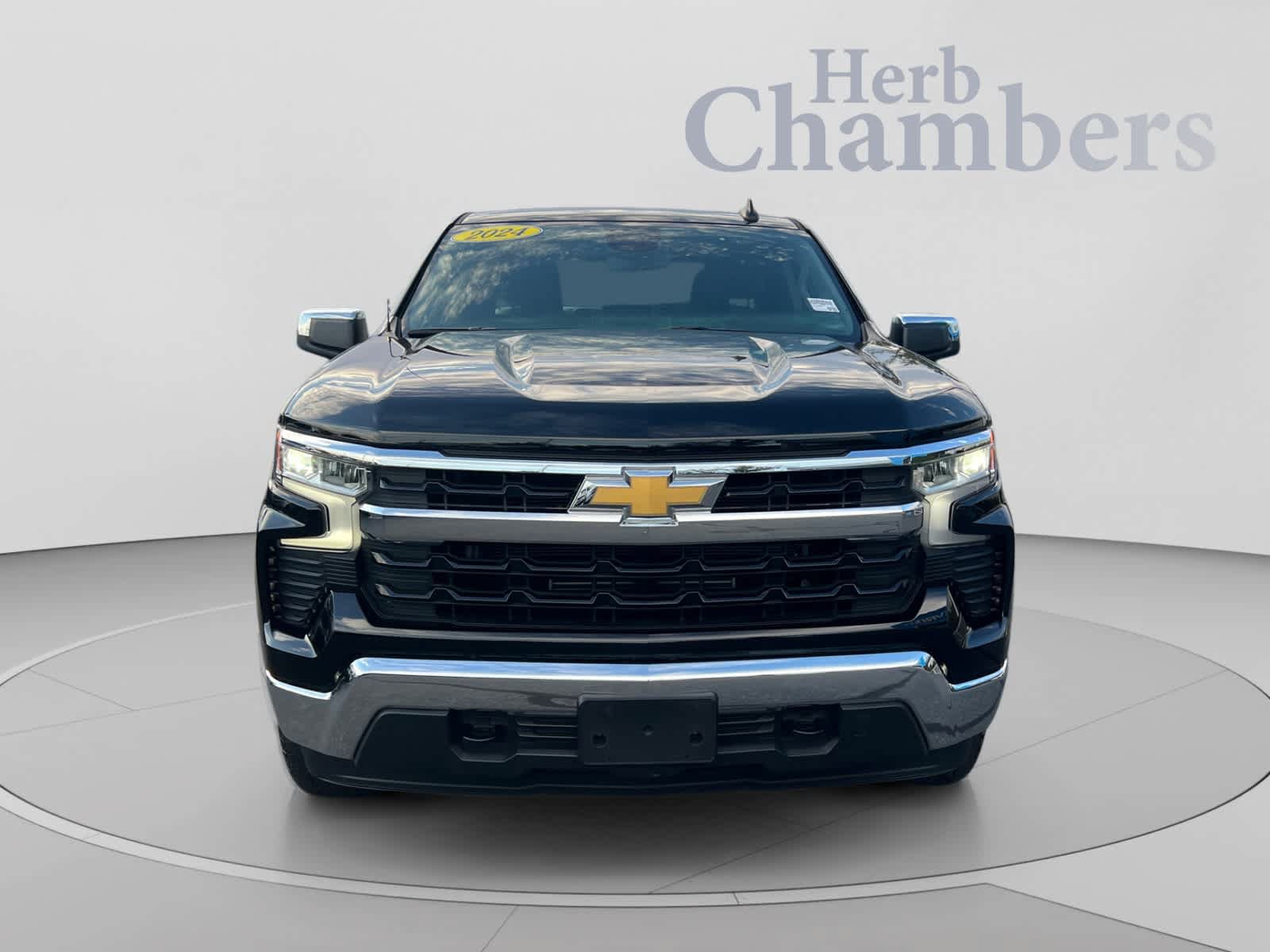 Used 2024 Chevrolet Silverado 1500 LT AWD/4WD image 2