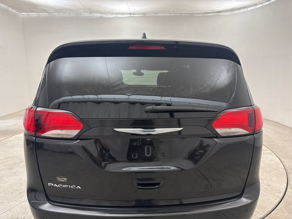 Used 2017 Chrysler Pacifica Touring-L Plus FWD image 24