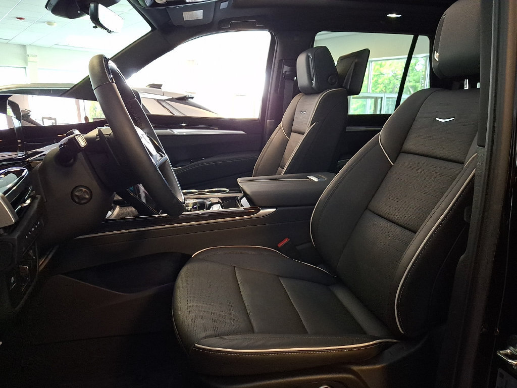 New 2026 Cadillac Escalade Luxury w/ Touring Package AWD/4WD image 9