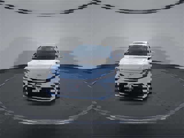 Used 2025 Toyota Camry SE image 3