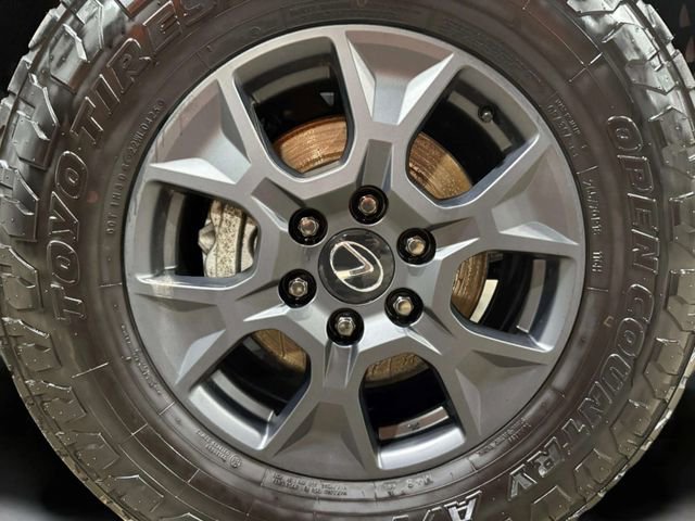 Used 2025 Lexus GX 550 image 36